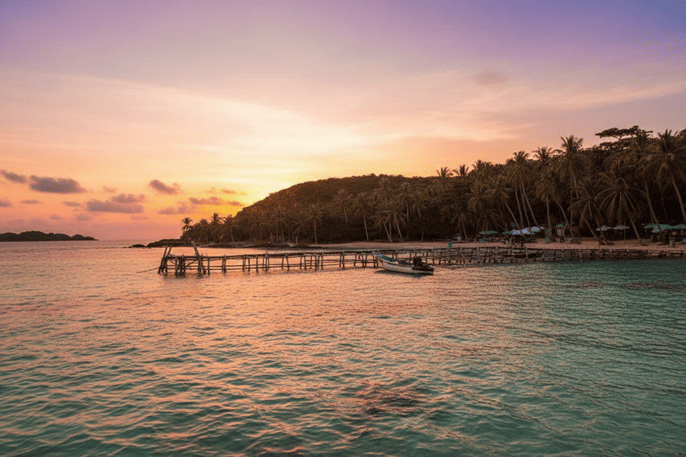 May Rut Island is known as a pearl island paradise, boasting crystal-clear turquoise waters and a charming landscape adorned with swaying coconut trees